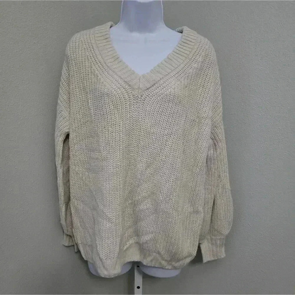 Stitches & Stripes Sz Small. Cozy V neck pull over sweater. Sold on Revolve - Picture 1 of 3